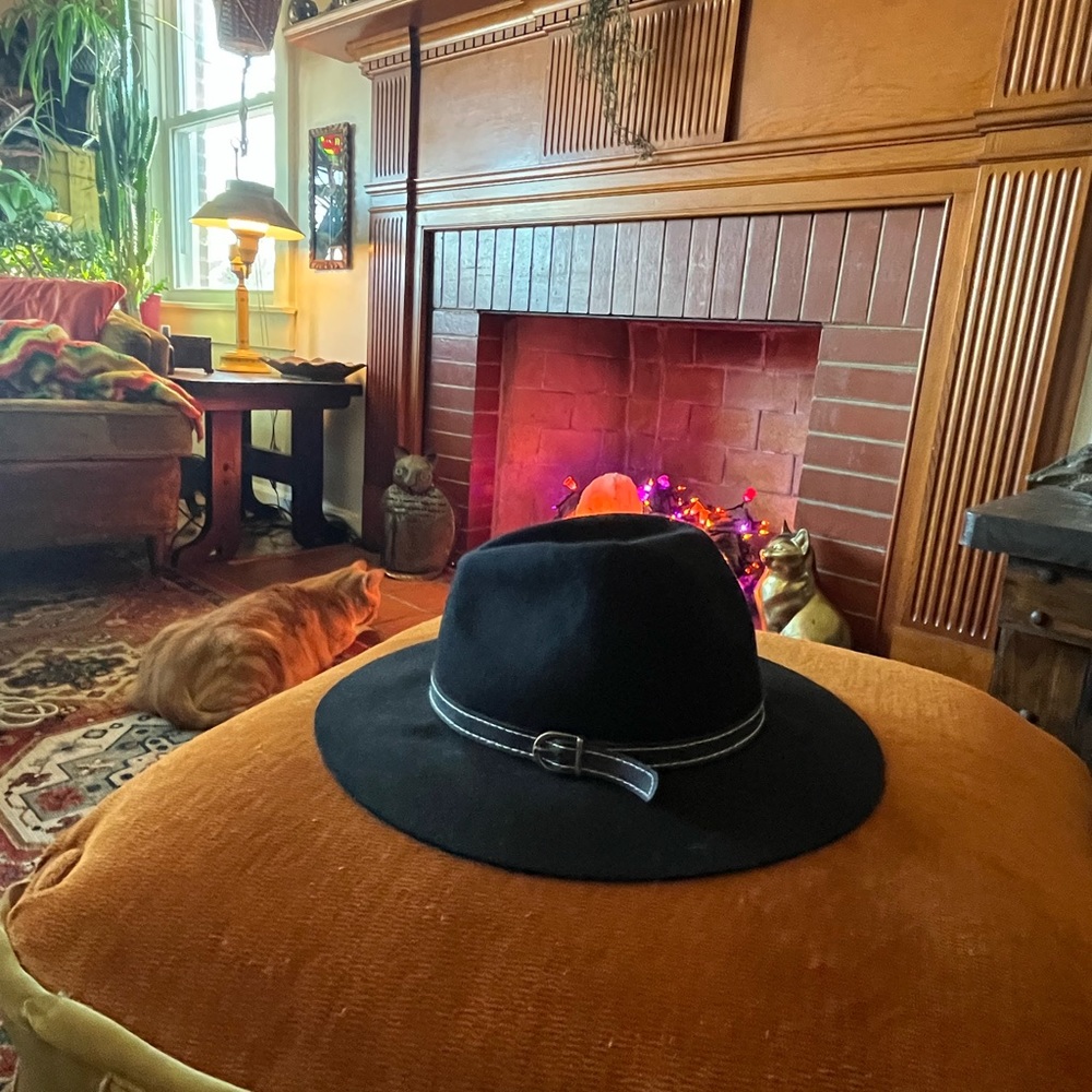 Madden Girl Black Wool Hat With Faux Vegan Leather Buckle